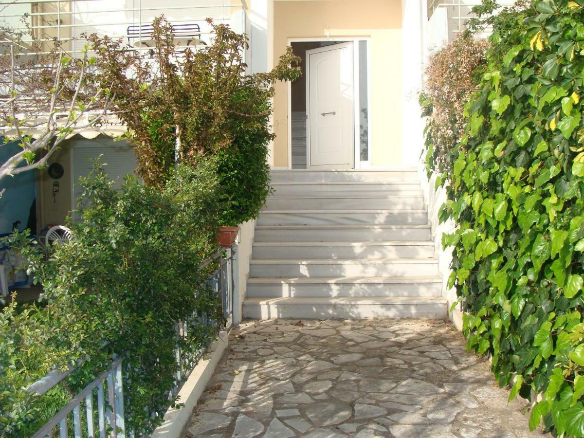 Iason Apartment Loutsa  Ngoại thất bức ảnh
